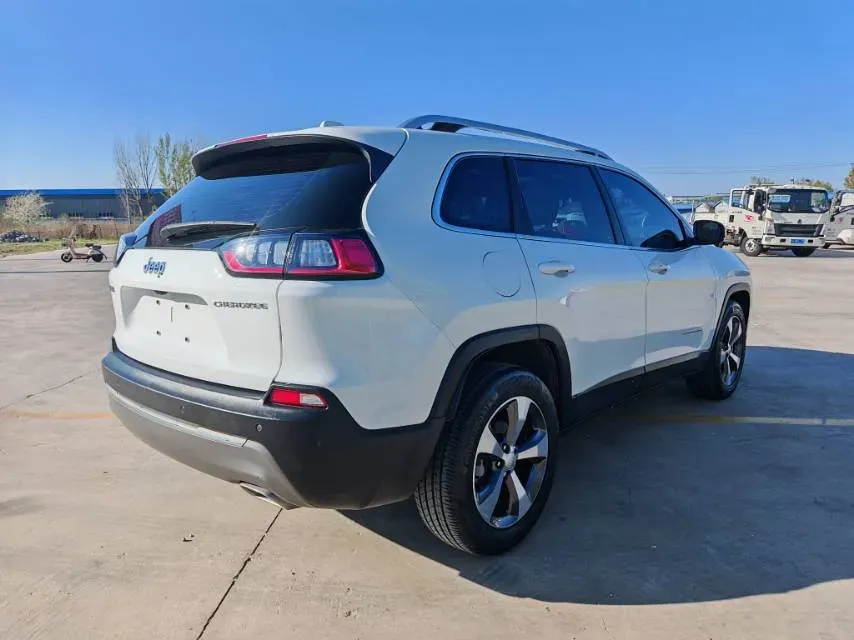 2020 Jeep Cherokee 2.0T 234HP L4 9AT,autocango,china used car exporter,china ev exporter,chinese used car exporter,chinese used ev exporter