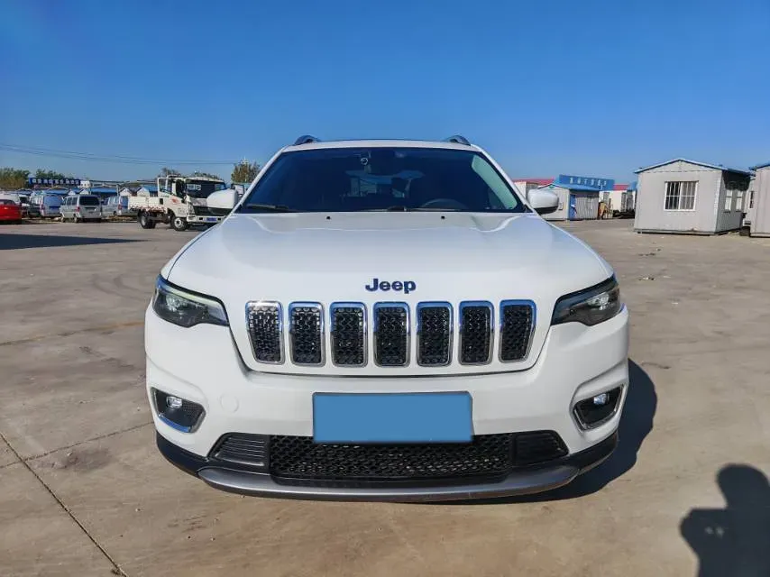 2020 Jeep Cherokee 2.0T 234HP L4 9AT,autocango,china used car exporter,china ev exporter,chinese used car exporter,chinese used ev exporter
