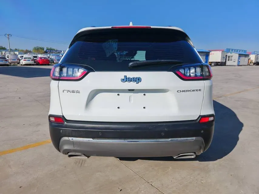 2020 Jeep Cherokee 2.0T 234HP L4 9AT,autocango,china used car exporter,china ev exporter,chinese used car exporter,chinese used ev exporter