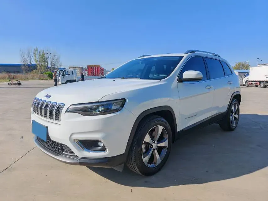 2020 Jeep Cherokee 2.0T 234HP L4 9AT,autocango,china used car exporter,china ev exporter,chinese used car exporter,chinese used ev exporter