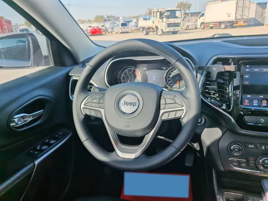 2020 Jeep Cherokee 2.0T 234HP L4 9AT,autocango,china used car exporter,china ev exporter,chinese used car exporter,chinese used ev exporter