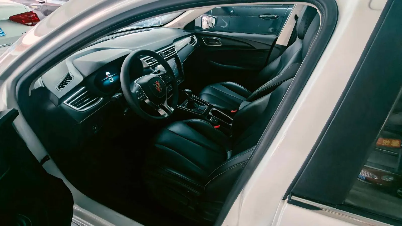 2019 Roewe i5 1.5L 120HP L4 CVT,autocango,china used car exporter,china ev exporter,chinese used car exporter,chinese used ev exporter