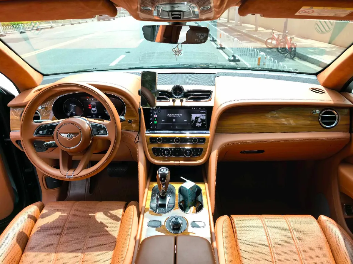 2021 Bentley Bentayga 4.0T 550HP V8 8AT,autocango,china used car exporter,china ev exporter,chinese used car exporter,chinese used ev exporter