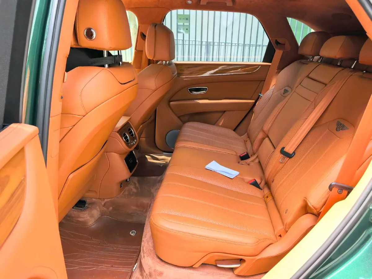 2021 Bentley Bentayga 4.0T 550HP V8 8AT,autocango,china used car exporter,china ev exporter,chinese used car exporter,chinese used ev exporter