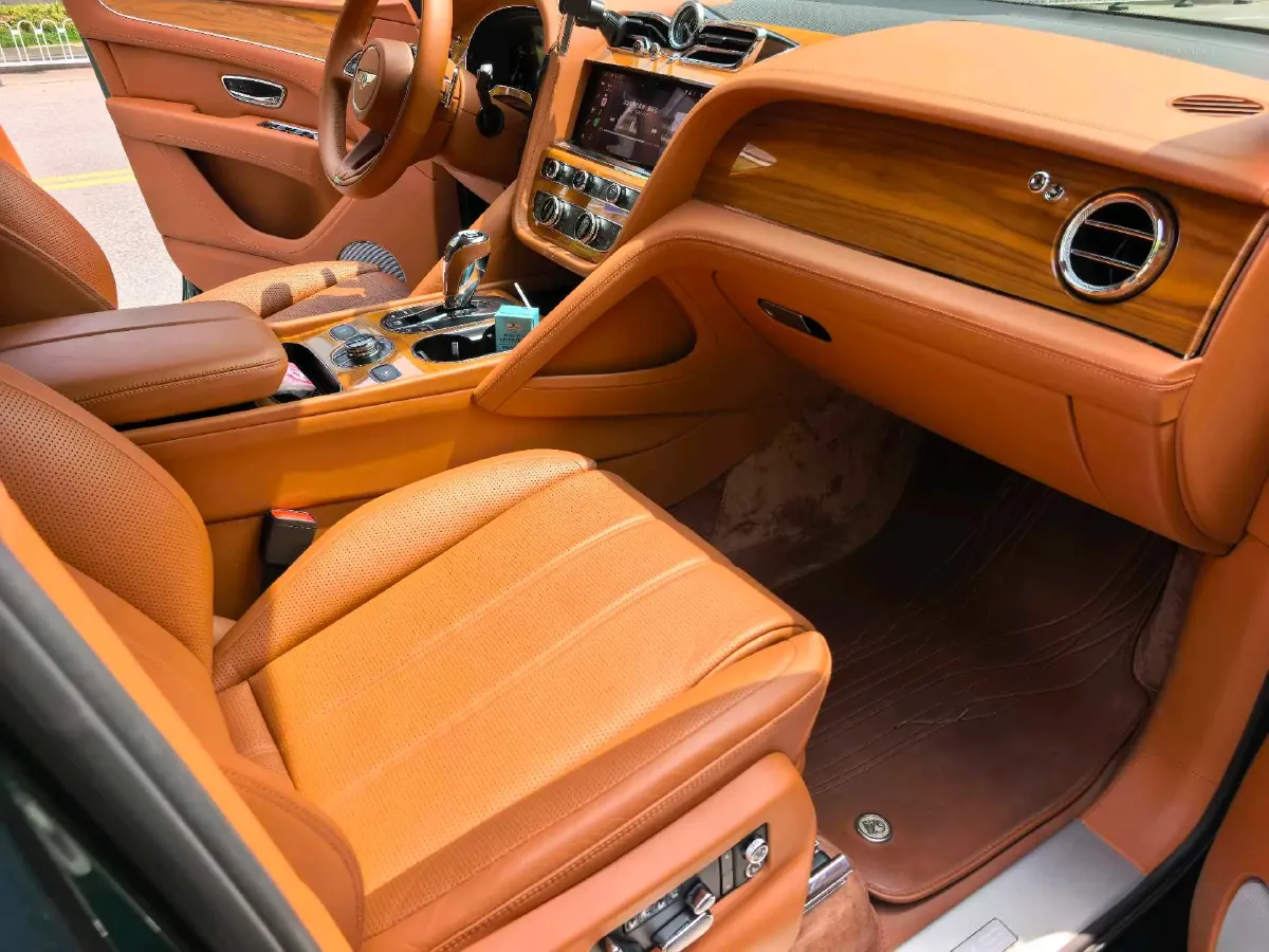 2021 Bentley Bentayga 4.0T 550HP V8 8AT,autocango,china used car exporter,china ev exporter,chinese used car exporter,chinese used ev exporter