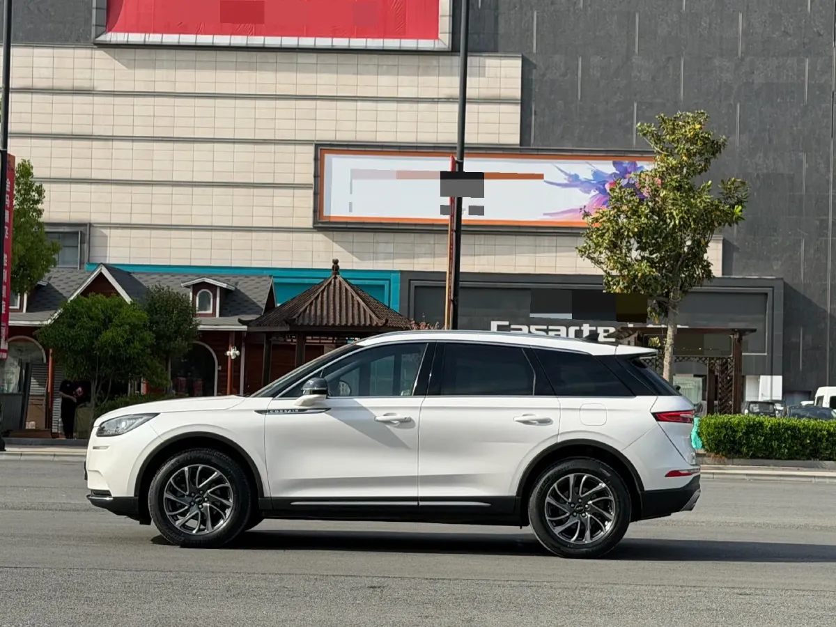 2022 Lincoln Corsair 2.0T 245HP L4 8AT,autocango,china used car exporter,china ev exporter,chinese used car exporter,chinese used ev exporter