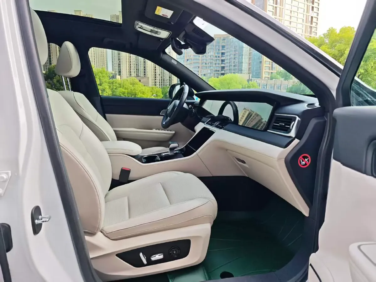 2021 Li ONE Range Extended 131HP REEV 40.5KWH,autocango,china used car exporter,china ev exporter,chinese used car exporter,chinese used ev exporter
