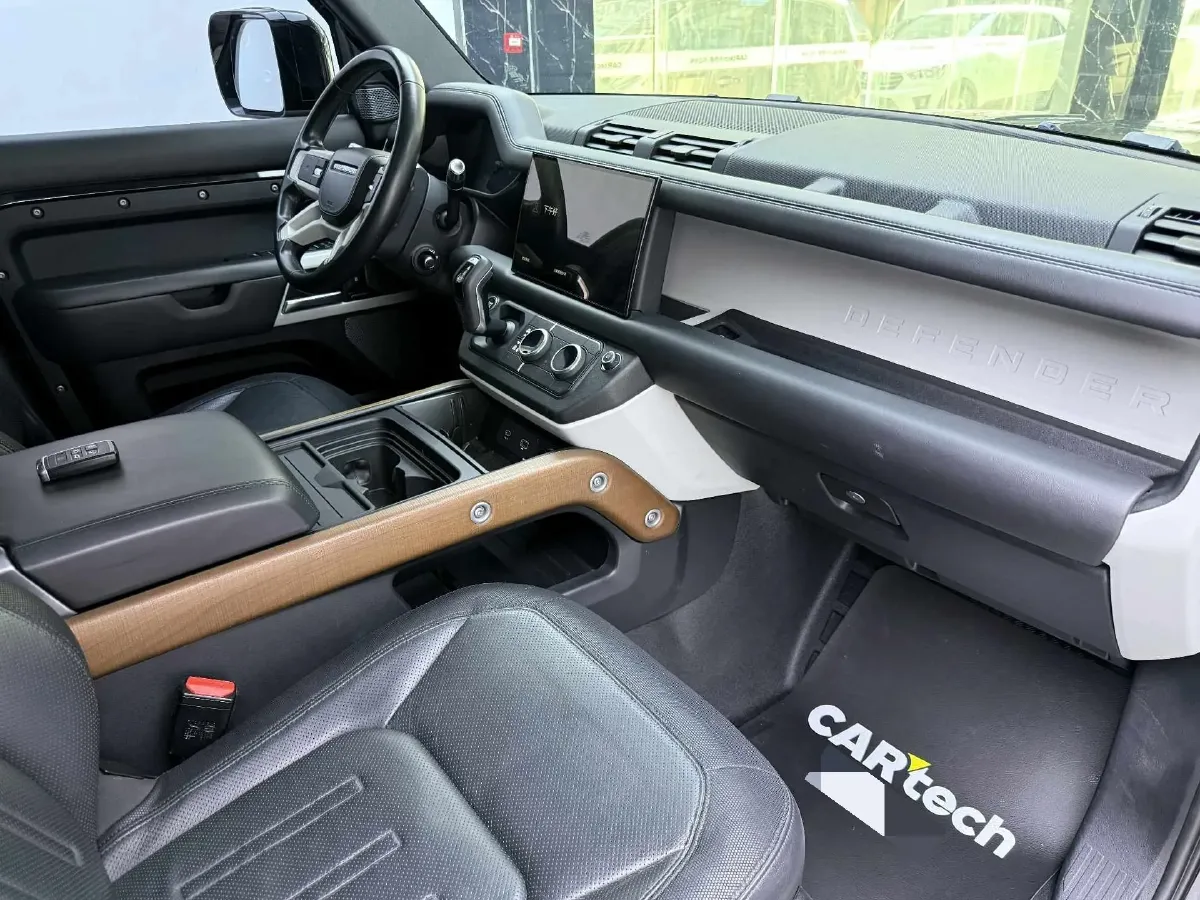 2022 Land Rover Defender 3.0T 400HP L6 8AT,autocango,china used car exporter,china ev exporter,chinese used car exporter,chinese used ev exporter