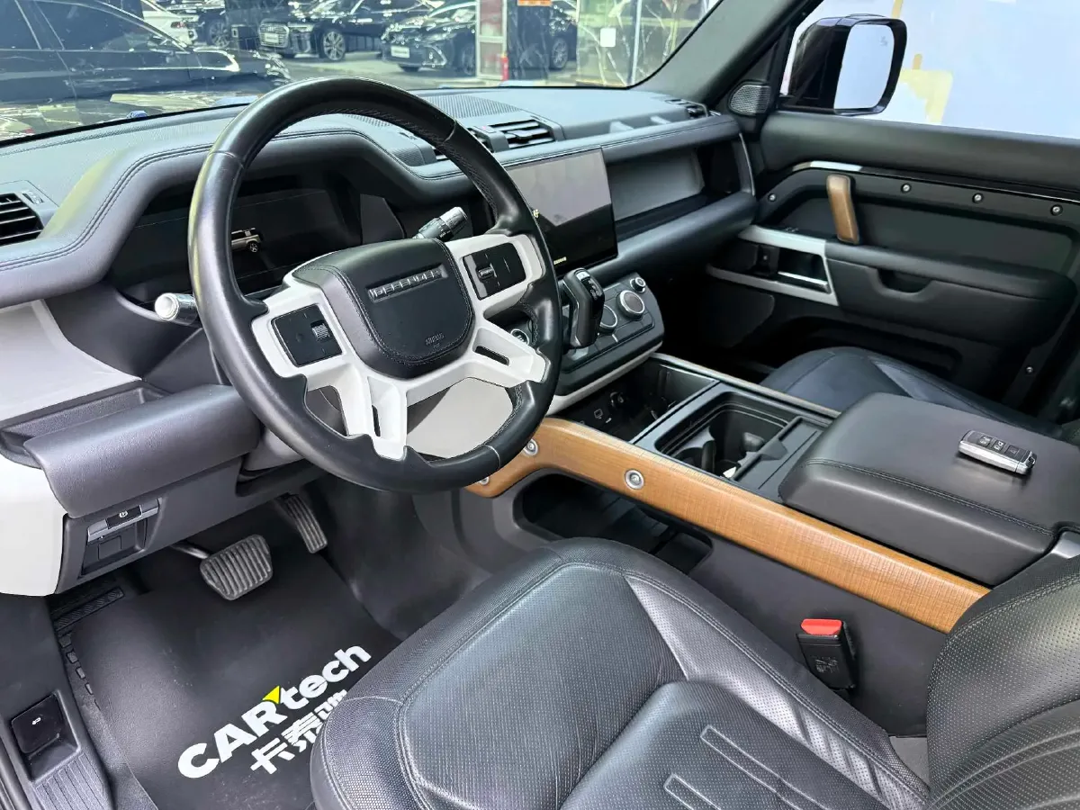 2022 Land Rover Defender 3.0T 400HP L6 8AT,autocango,china used car exporter,china ev exporter,chinese used car exporter,chinese used ev exporter