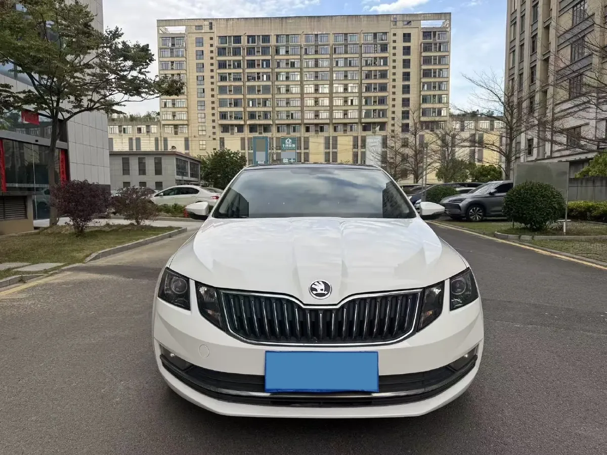 2020 Skoda Octavia 1.5L 113HP L4 6AT,autocango,china used car exporter,china ev exporter,chinese used car exporter,chinese used ev exporter