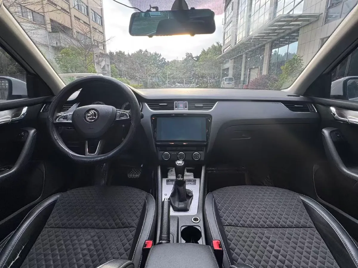 2020 Skoda Octavia 1.5L 113HP L4 6AT,autocango,china used car exporter,china ev exporter,chinese used car exporter,chinese used ev exporter