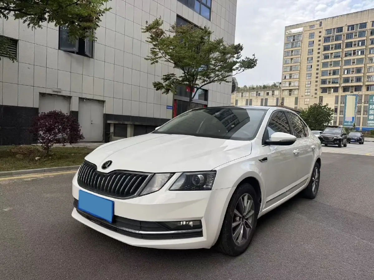 2020 Skoda Octavia 1.5L 113HP L4 6AT,autocango,china used car exporter,china ev exporter,chinese used car exporter,chinese used ev exporter