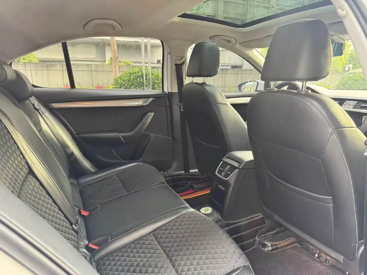 2020 Skoda Octavia 1.5L 113HP L4 6AT,autocango,china used car exporter,china ev exporter,chinese used car exporter,chinese used ev exporter