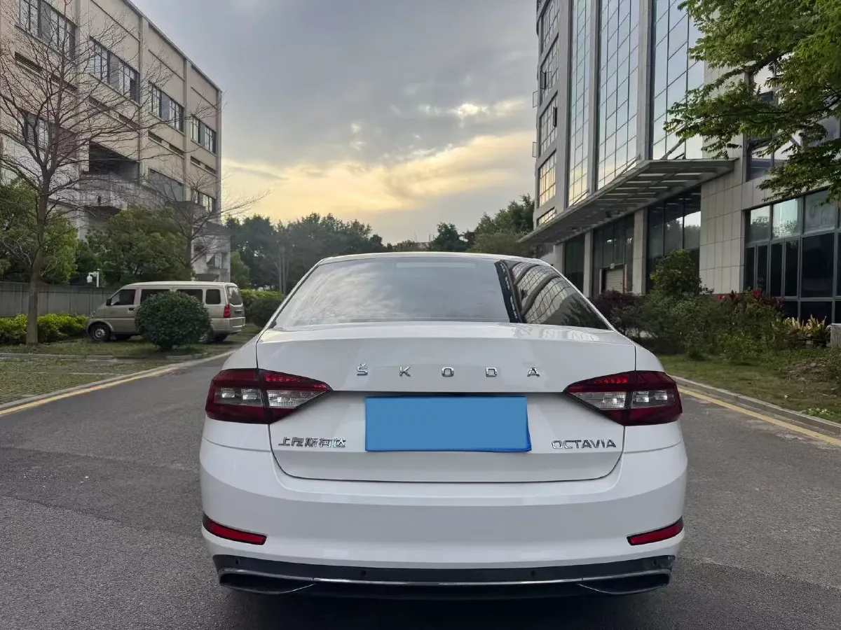 2020 Skoda Octavia 1.5L 113HP L4 6AT,autocango,china used car exporter,china ev exporter,chinese used car exporter,chinese used ev exporter
