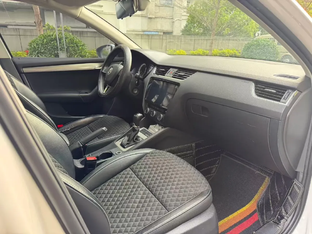 2020 Skoda Octavia 1.5L 113HP L4 6AT,autocango,china used car exporter,china ev exporter,chinese used car exporter,chinese used ev exporter