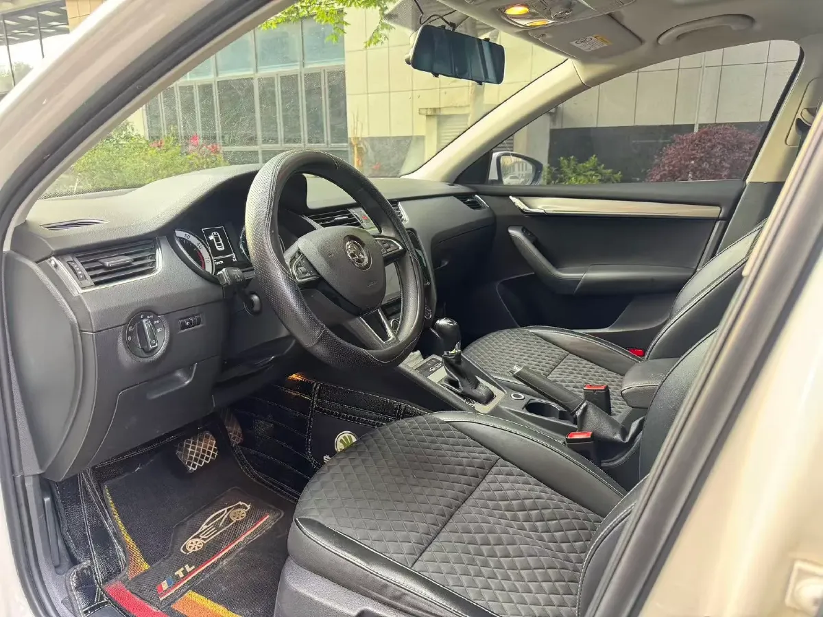 2020 Skoda Octavia 1.5L 113HP L4 6AT,autocango,china used car exporter,china ev exporter,chinese used car exporter,chinese used ev exporter