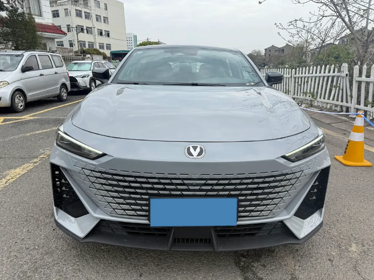 2023 ChangAn UNI-V 1.5T 188HP L4 7DCT,autocango,china used car exporter,china ev exporter,chinese used car exporter,chinese used ev exporter