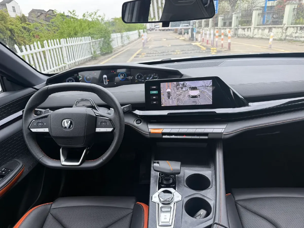 2023 ChangAn UNI-V 1.5T 188HP L4 7DCT,autocango,china used car exporter,china ev exporter,chinese used car exporter,chinese used ev exporter