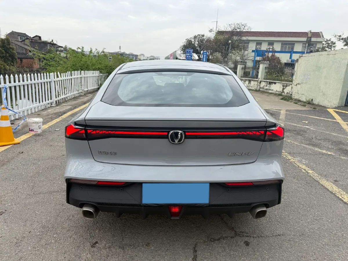 2023 ChangAn UNI-V 1.5T 188HP L4 7DCT,autocango,china used car exporter,china ev exporter,chinese used car exporter,chinese used ev exporter