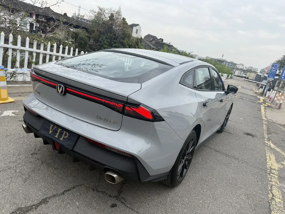 2023 ChangAn UNI-V 1.5T 188HP L4 7DCT,autocango,china used car exporter,china ev exporter,chinese used car exporter,chinese used ev exporter