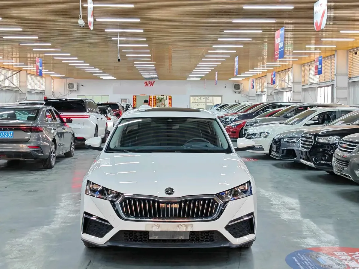 2022 Skoda Octavia 1.4T 150HP L4 7DCT,autocango,china used car exporter,china ev exporter,chinese used car exporter,chinese used ev exporter