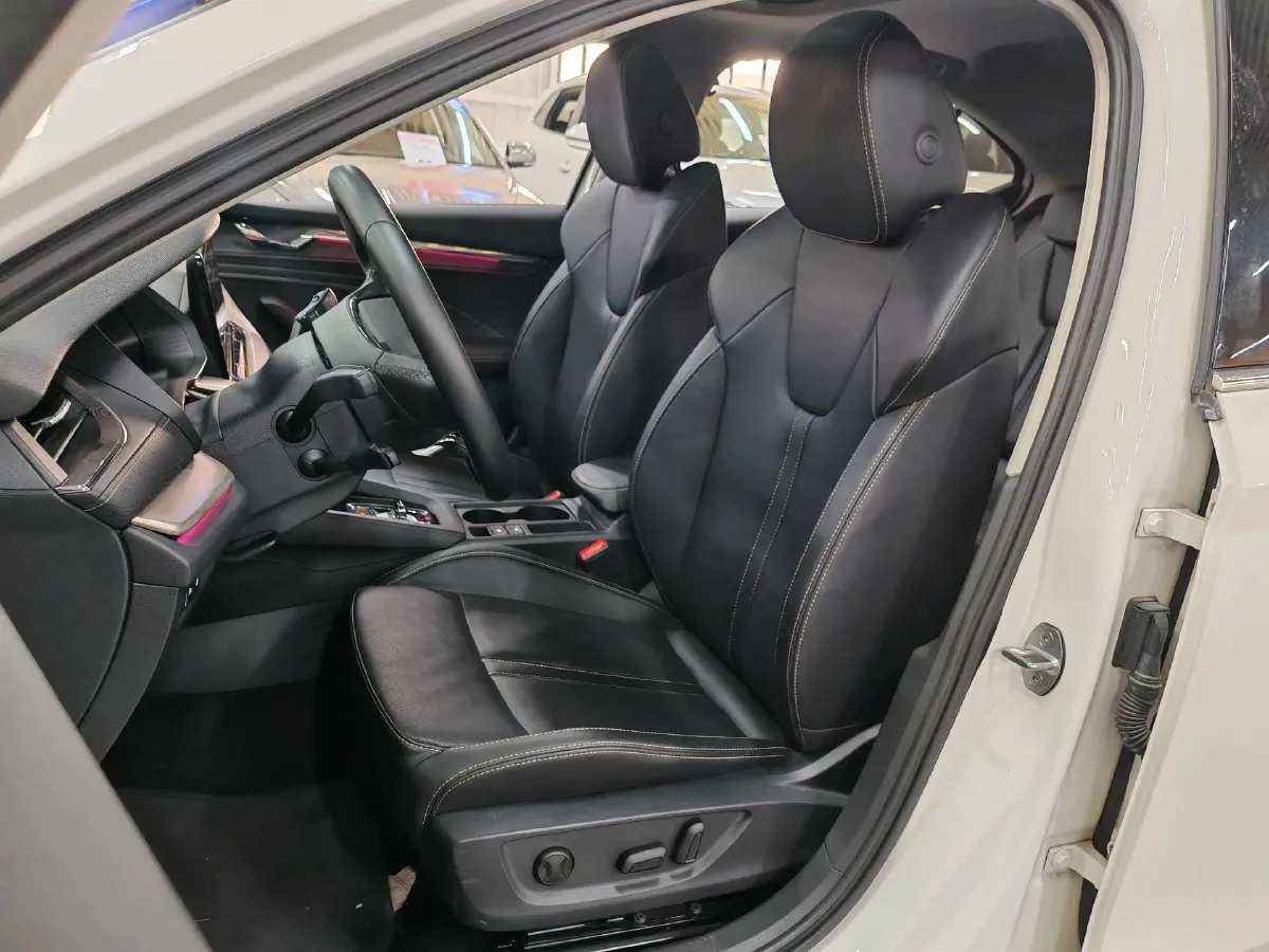 2022 Skoda Octavia 1.4T 150HP L4 7DCT,autocango,china used car exporter,china ev exporter,chinese used car exporter,chinese used ev exporter