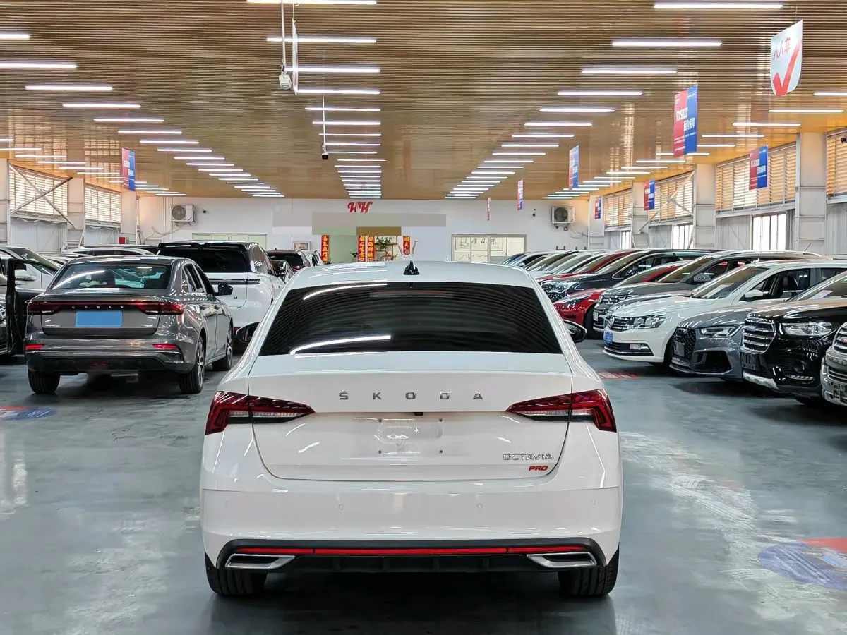 2022 Skoda Octavia 1.4T 150HP L4 7DCT,autocango,china used car exporter,china ev exporter,chinese used car exporter,chinese used ev exporter