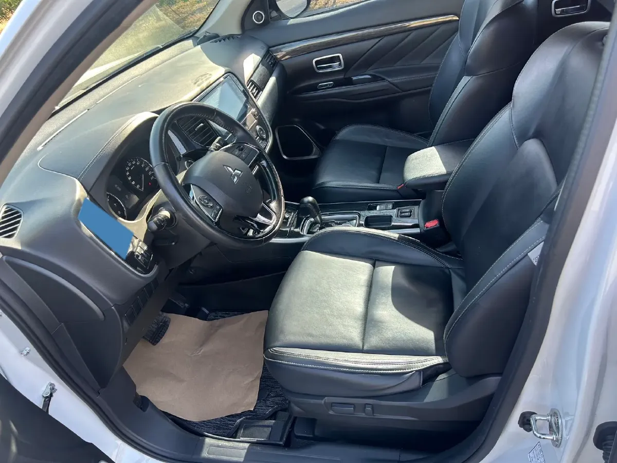 2019 Mitsubishi Outlander 2.0L 166HP L4 CVT,autocango,china used car exporter,china ev exporter,chinese used car exporter,chinese used ev exporter