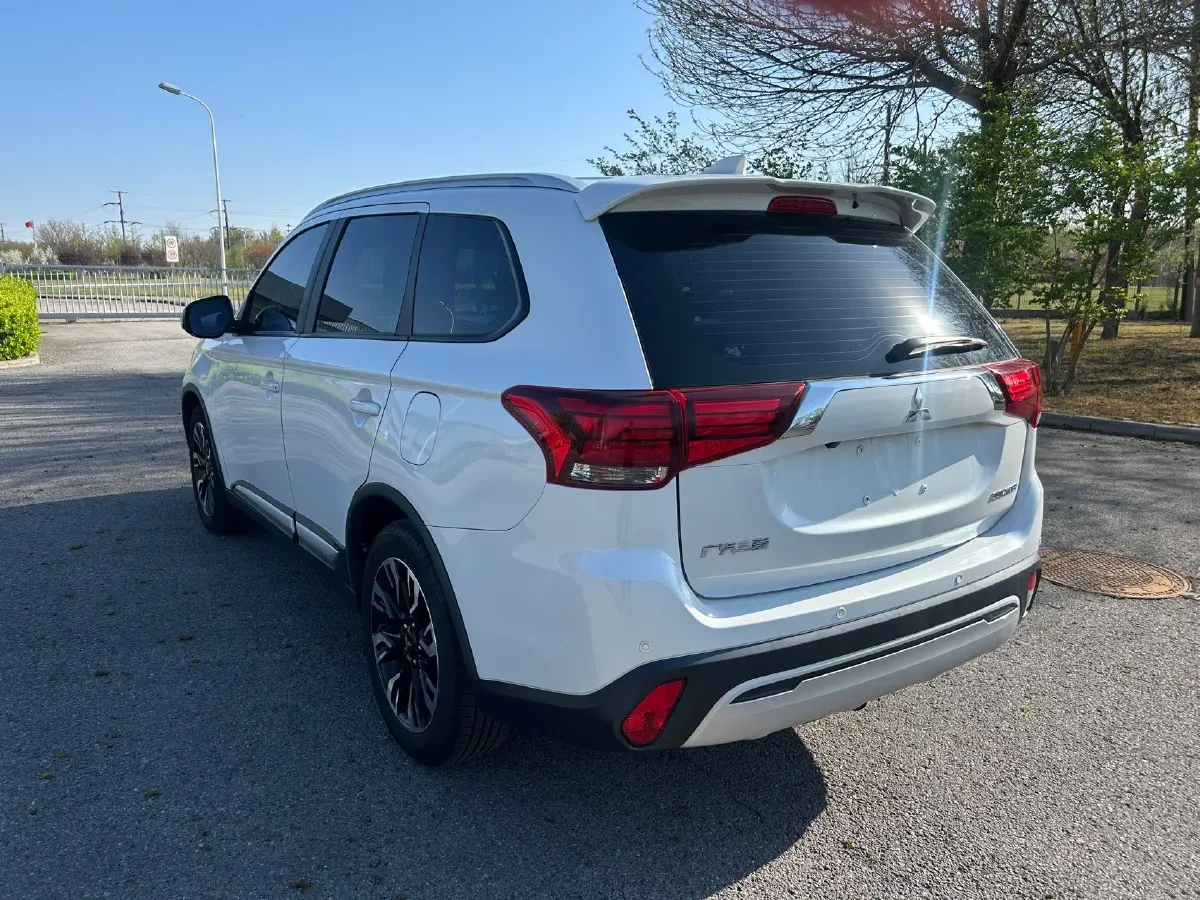 2019 Mitsubishi Outlander 2.0L 166HP L4 CVT,autocango,china used car exporter,china ev exporter,chinese used car exporter,chinese used ev exporter