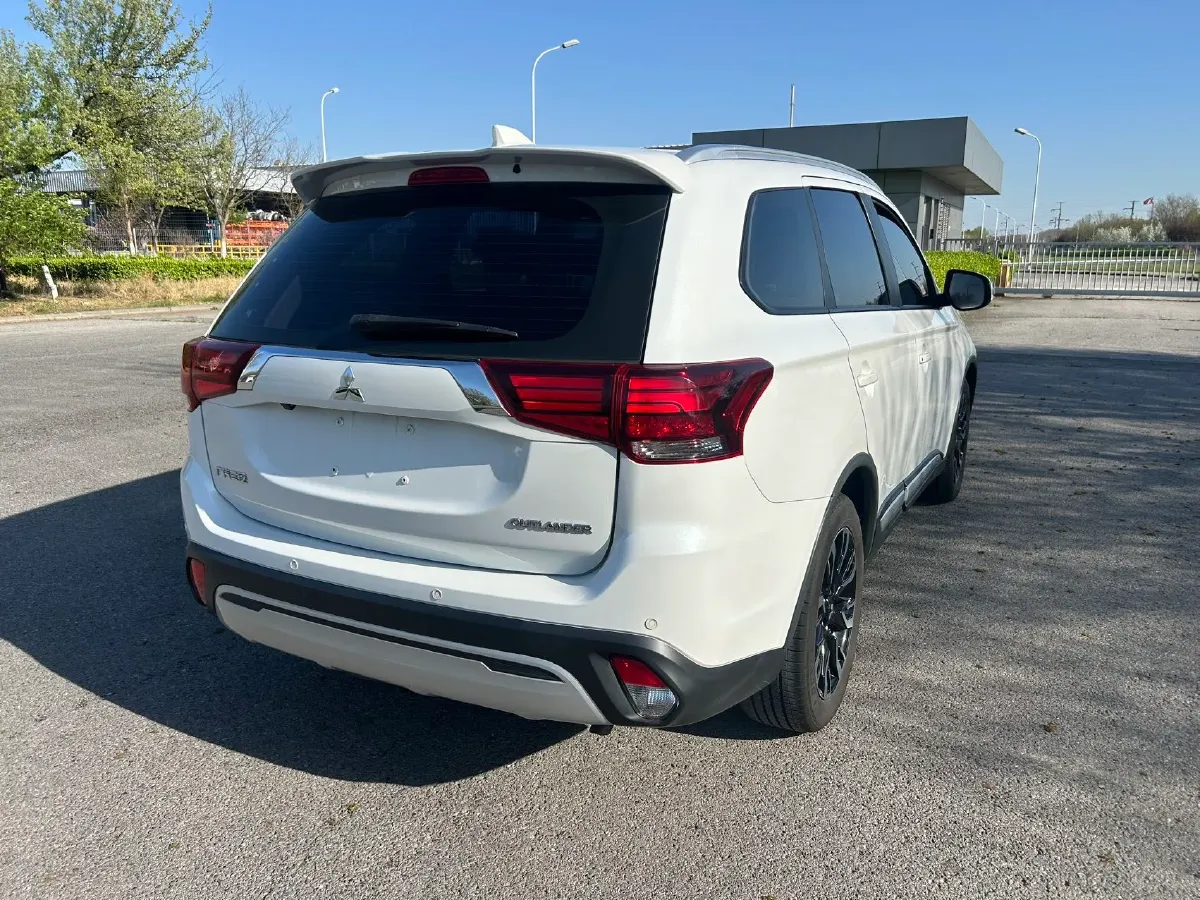 2019 Mitsubishi Outlander 2.0L 166HP L4 CVT,autocango,china used car exporter,china ev exporter,chinese used car exporter,chinese used ev exporter