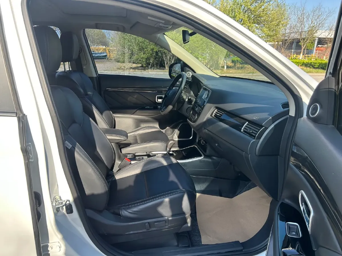 2019 Mitsubishi Outlander 2.0L 166HP L4 CVT,autocango,china used car exporter,china ev exporter,chinese used car exporter,chinese used ev exporter