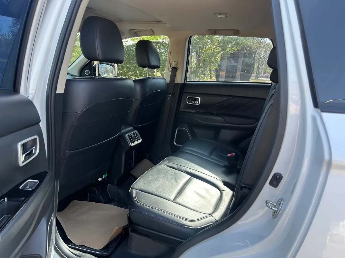 2019 Mitsubishi Outlander 2.0L 166HP L4 CVT,autocango,china used car exporter,china ev exporter,chinese used car exporter,chinese used ev exporter