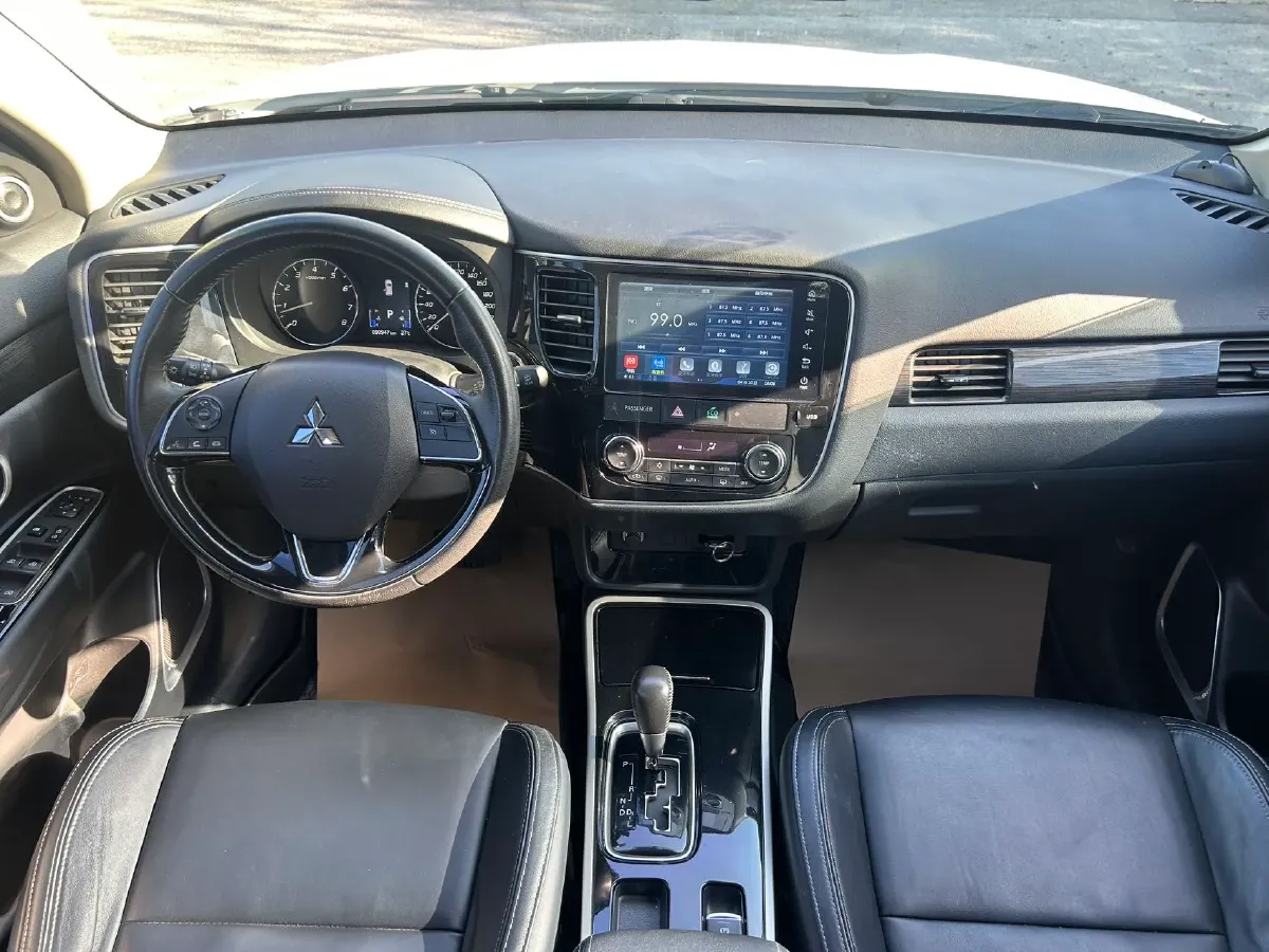 2019 Mitsubishi Outlander 2.0L 166HP L4 CVT,autocango,china used car exporter,china ev exporter,chinese used car exporter,chinese used ev exporter