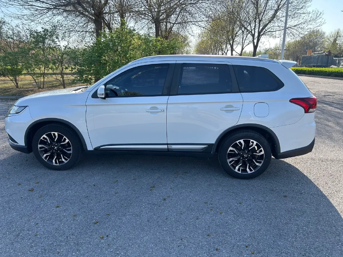 2019 Mitsubishi Outlander 2.0L 166HP L4 CVT,autocango,china used car exporter,china ev exporter,chinese used car exporter,chinese used ev exporter