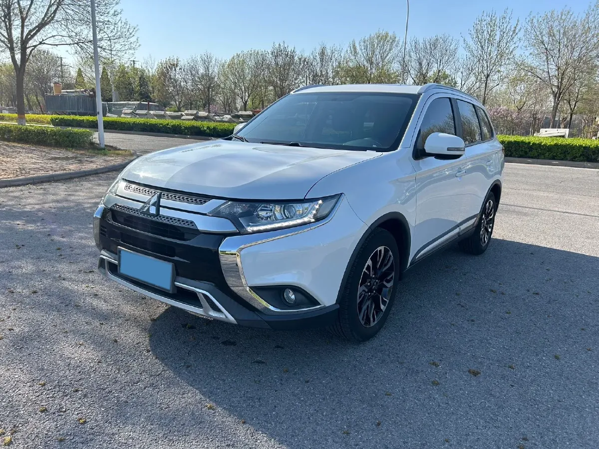 2019 Mitsubishi Outlander 2.0L 166HP L4 CVT,autocango,china used car exporter,china ev exporter,chinese used car exporter,chinese used ev exporter