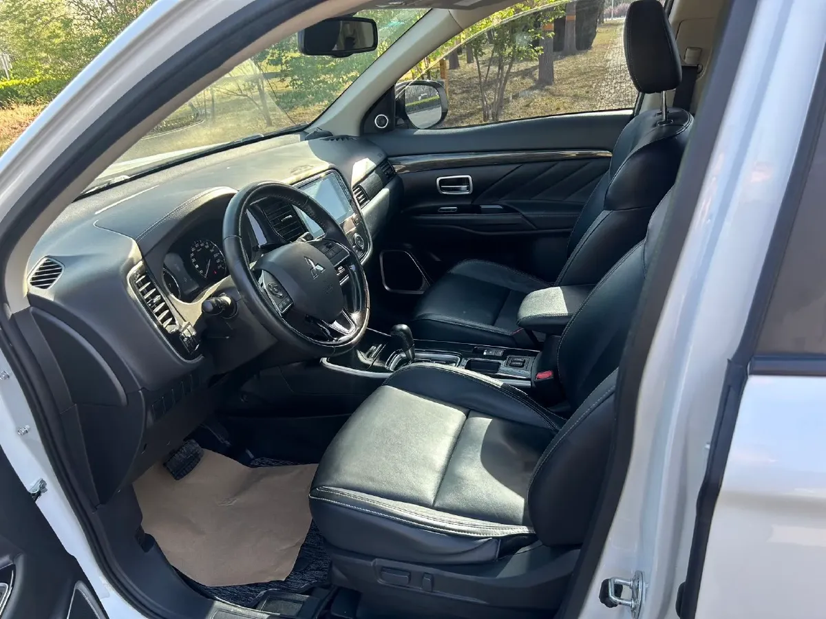 2019 Mitsubishi Outlander 2.0L 166HP L4 CVT,autocango,china used car exporter,china ev exporter,chinese used car exporter,chinese used ev exporter