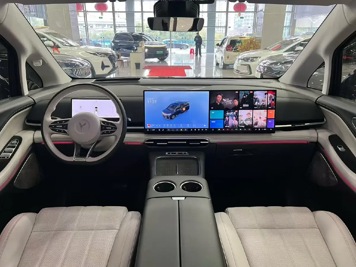 2025 Voyah Dream 1.5T 150HP L4 PHEV 41.7KWH,autocango,china used car exporter,china ev exporter,chinese used car exporter,chinese used ev exporter