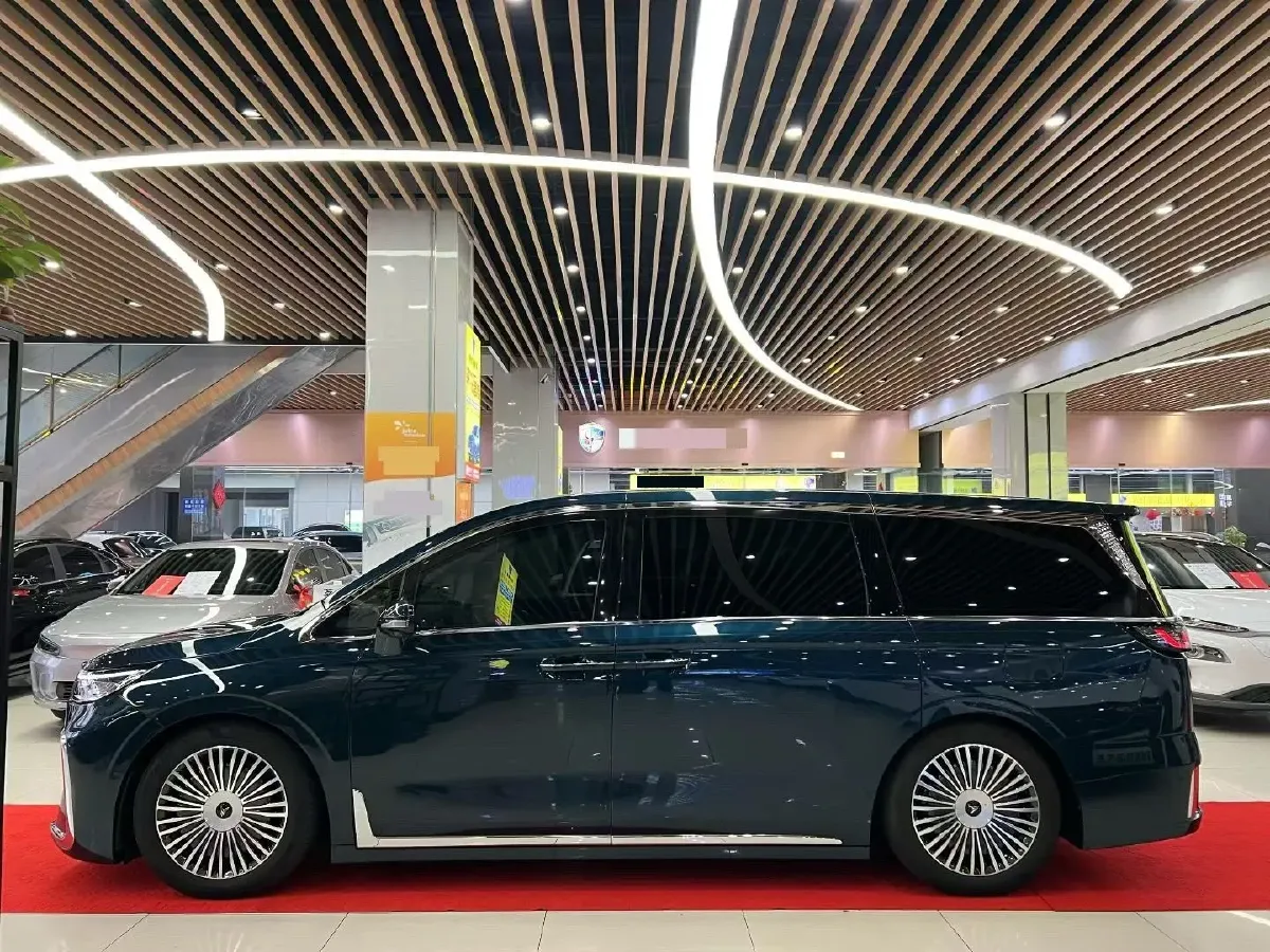 2025 Voyah Dream 1.5T 150HP L4 PHEV 41.7KWH,autocango,china used car exporter,china ev exporter,chinese used car exporter,chinese used ev exporter