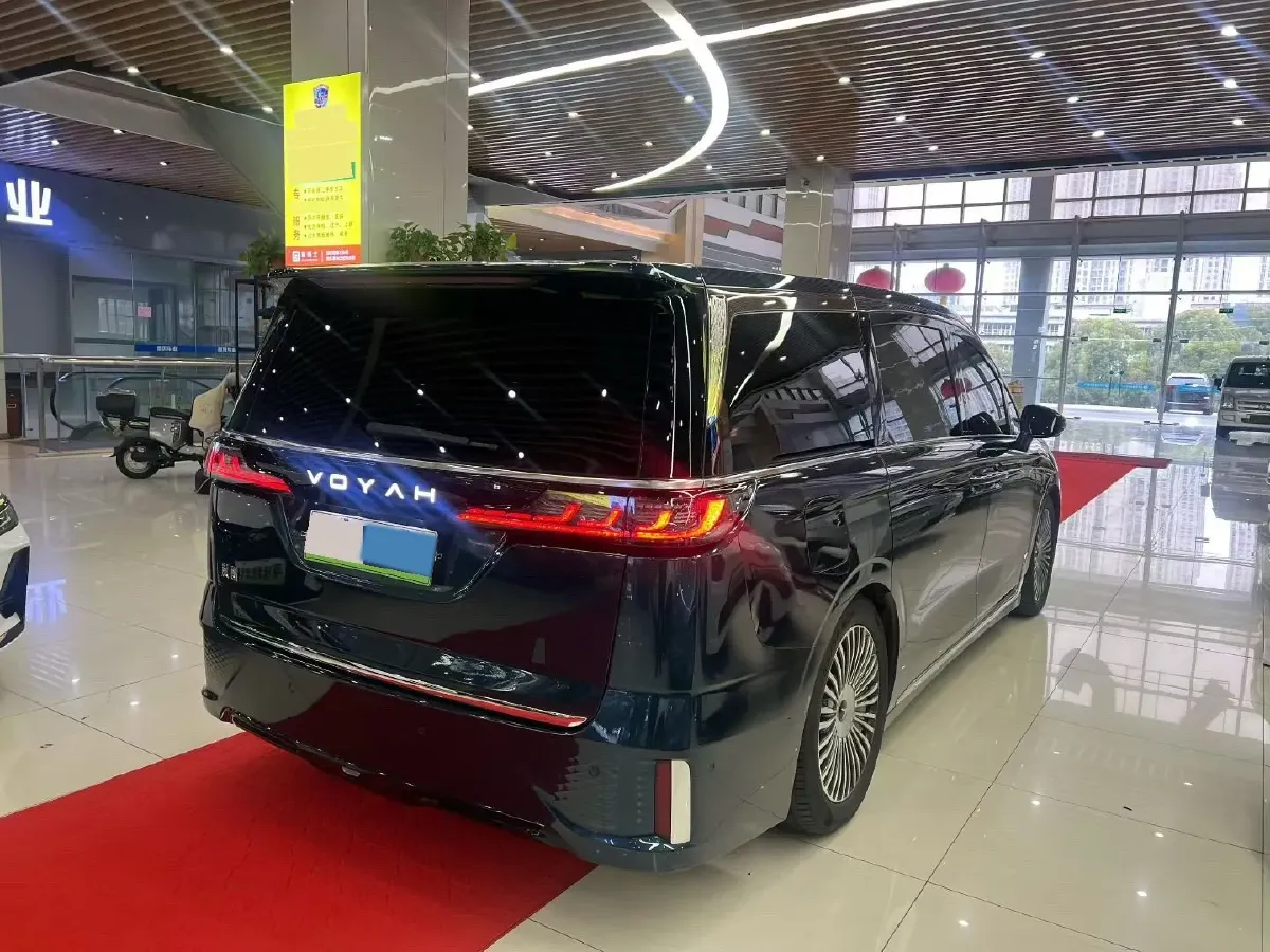 2025 Voyah Dream 1.5T 150HP L4 PHEV 41.7KWH,autocango,china used car exporter,china ev exporter,chinese used car exporter,chinese used ev exporter