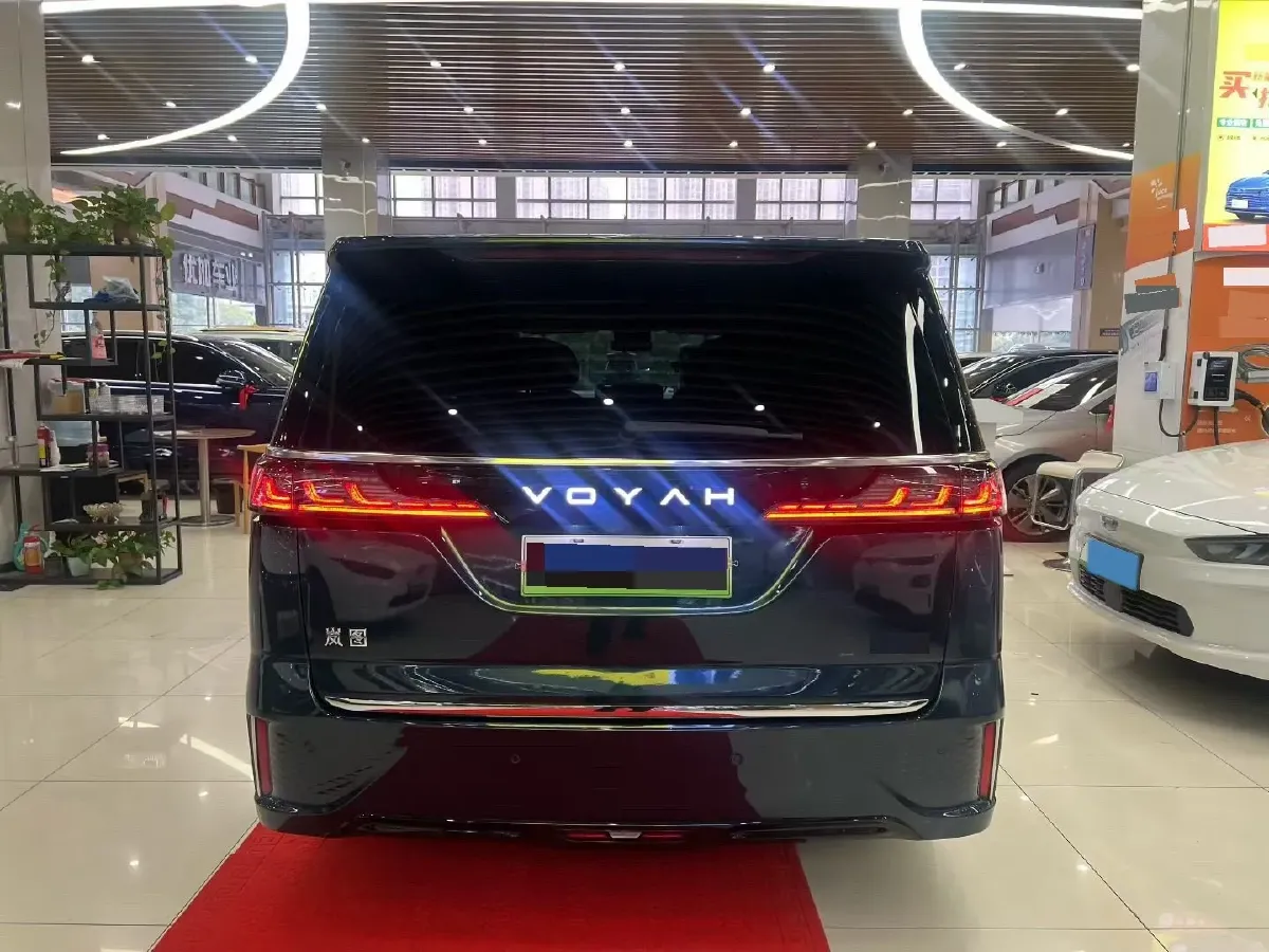 2025 Voyah Dream 1.5T 150HP L4 PHEV 41.7KWH,autocango,china used car exporter,china ev exporter,chinese used car exporter,chinese used ev exporter