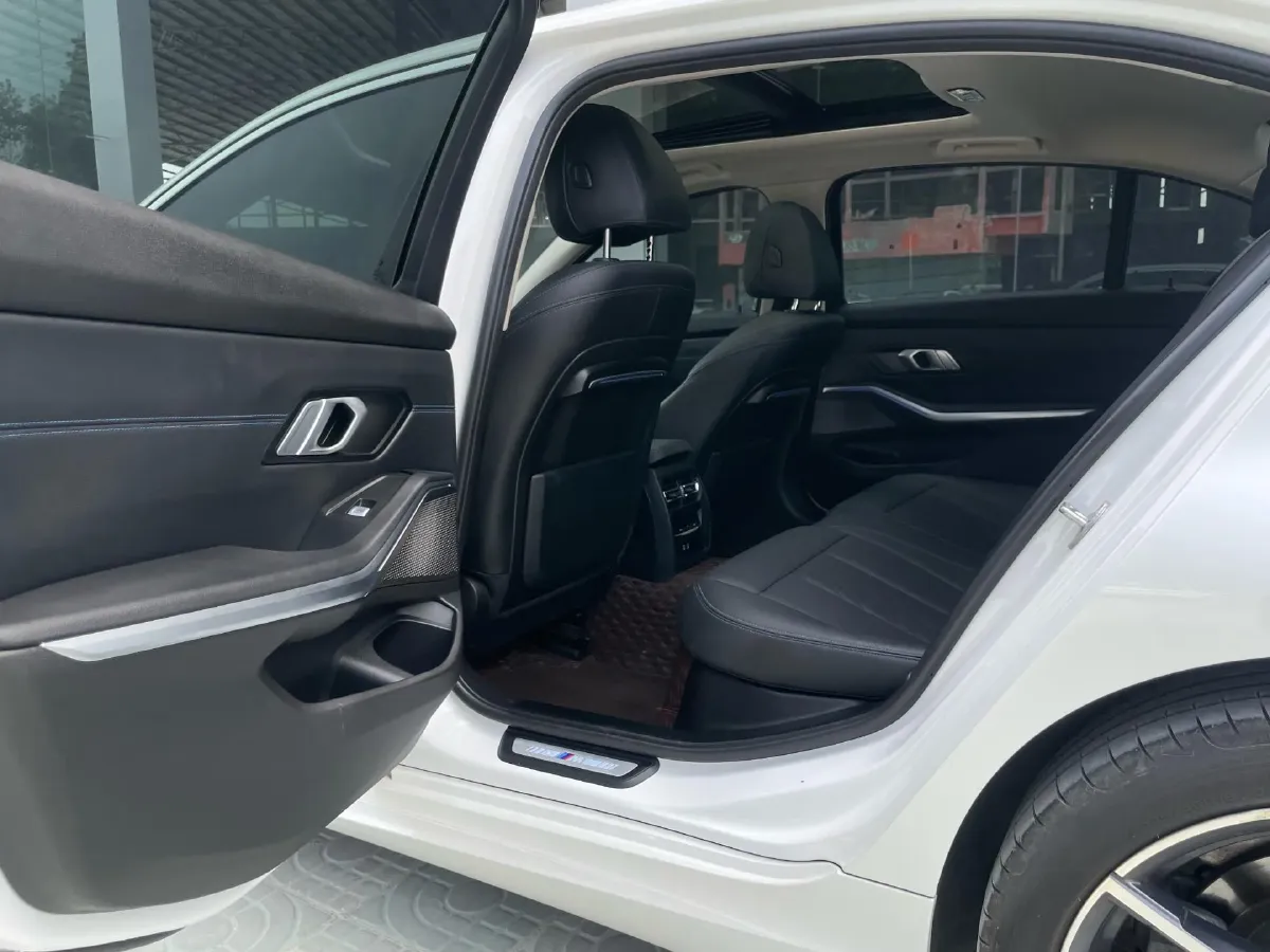 2022 BMW 3 Series 2.0T 156HP L4 8AT,autocango,china used car exporter,china ev exporter,chinese used car exporter,chinese used ev exporter