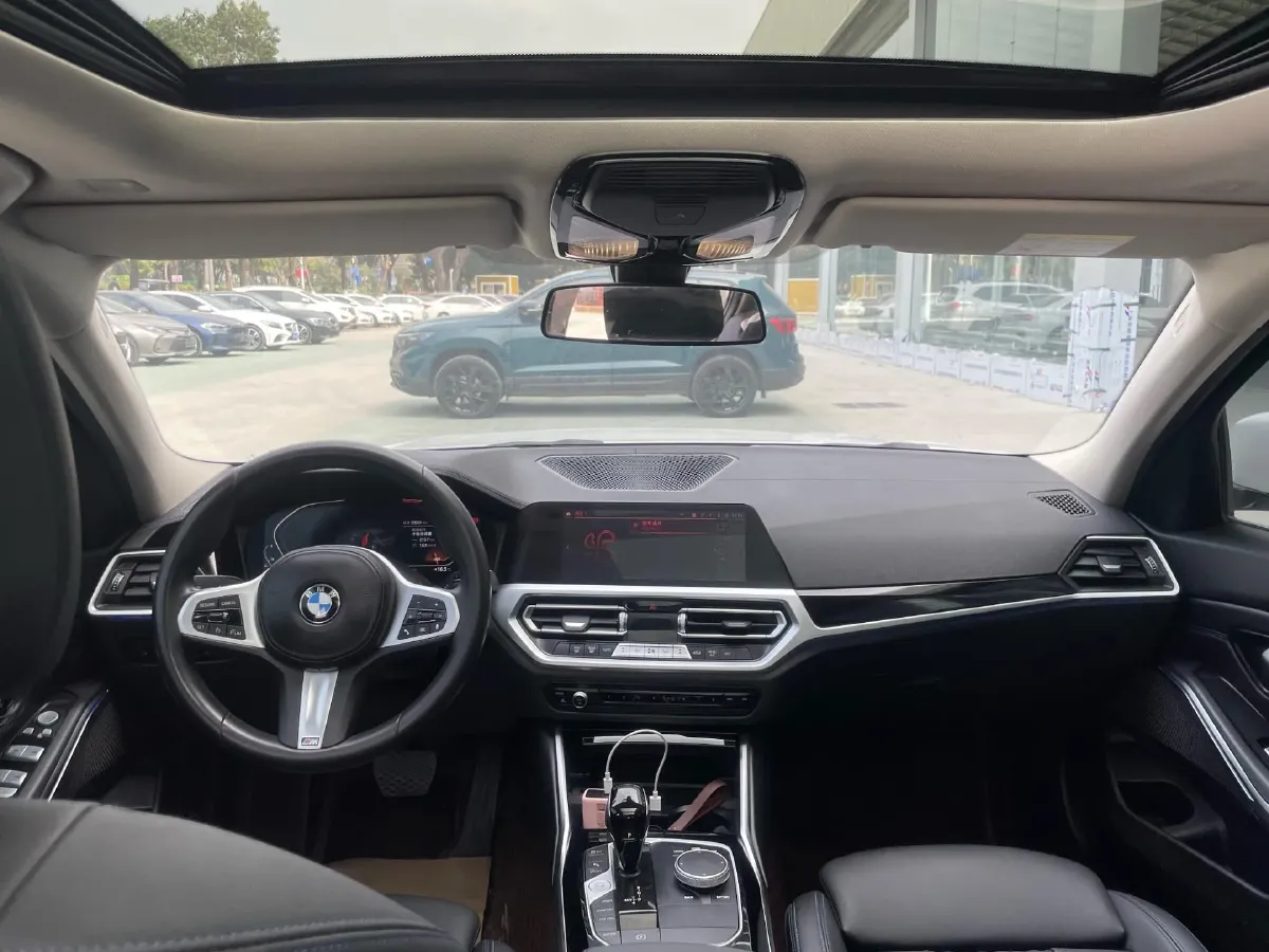 2022 BMW 3 Series 2.0T 156HP L4 8AT,autocango,china used car exporter,china ev exporter,chinese used car exporter,chinese used ev exporter