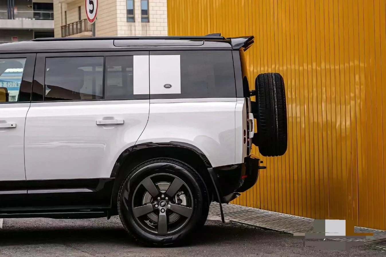 2023 Land Rover Defender 3.0T 400HP L6 8AT,autocango,china used car exporter,china ev exporter,chinese used car exporter,chinese used ev exporter