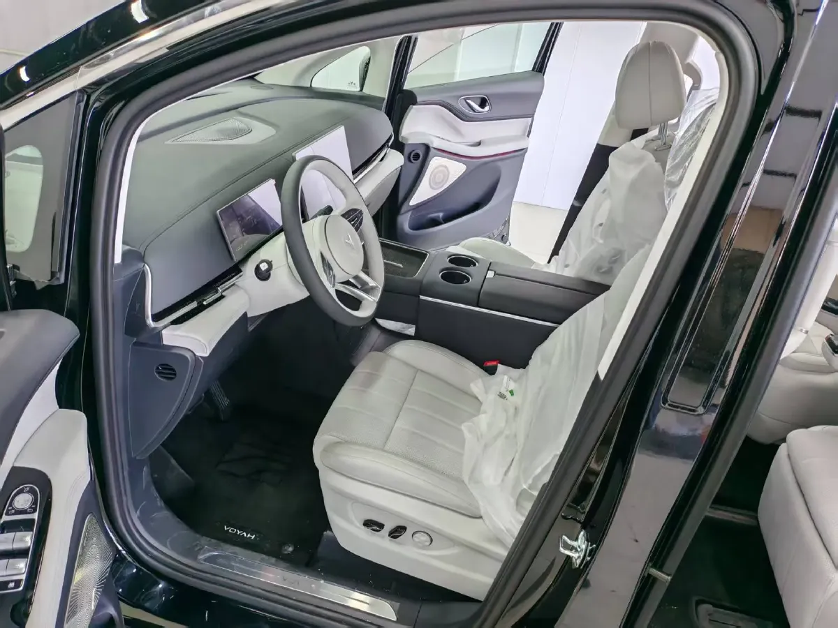 2026 Voyah ZhuiGuang L 1.5T 150HP L4 PHEV,autocango,china used car exporter,china ev exporter,chinese used car exporter,chinese used ev exporter