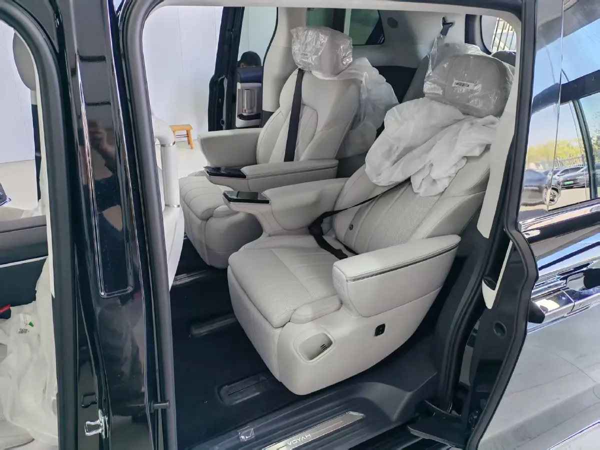 2026 Voyah ZhuiGuang L 1.5T 150HP L4 PHEV,autocango,china used car exporter,china ev exporter,chinese used car exporter,chinese used ev exporter