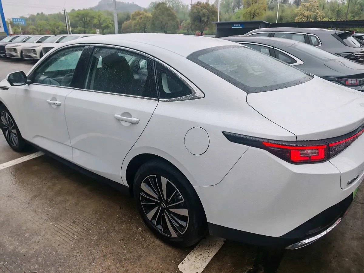 2025 ChangAn EadoPHEV 1.5L 98HP L4 E-CVT PHEV,autocango,china used car exporter,china ev exporter,chinese used car exporter,chinese used ev exporter