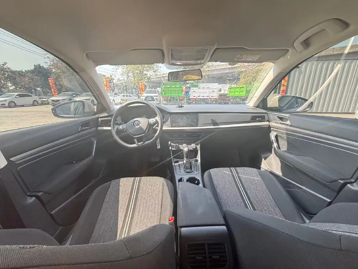 2022 Bestune B70 2.0T 224HP L4 6AT,autocango,china used car exporter,china ev exporter,chinese used car exporter,chinese used ev exporter