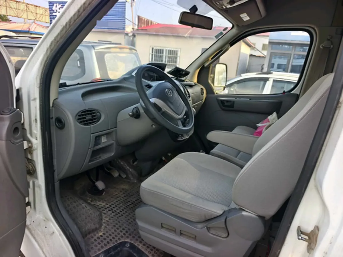 2018 MAXUS XinTu V80 2.5T 136HP L4 6MT,autocango,china used car exporter,china ev exporter,chinese used car exporter,chinese used ev exporter