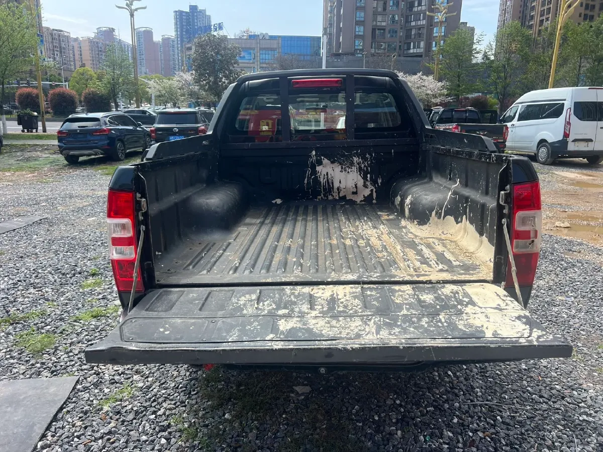 2020 JMC BaoDian 2.5T 140HP L4 5MT,autocango,china used car exporter,china ev exporter,chinese used car exporter,chinese used ev exporter