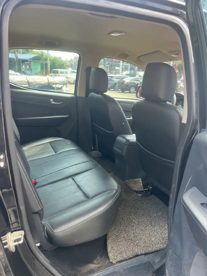 2020 JMC BaoDian 2.5T 140HP L4 5MT,autocango,china used car exporter,china ev exporter,chinese used car exporter,chinese used ev exporter